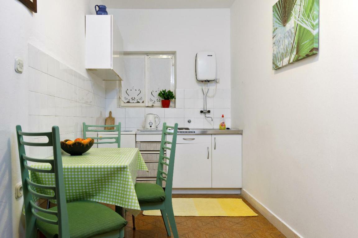 Luka'S House - Zf Hvar ฮวาร์ ภายนอก รูปภาพ