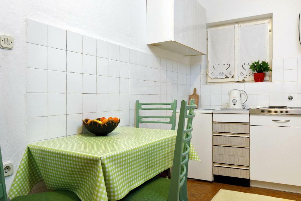 Luka'S House - Zf Hvar ฮวาร์ ภายนอก รูปภาพ