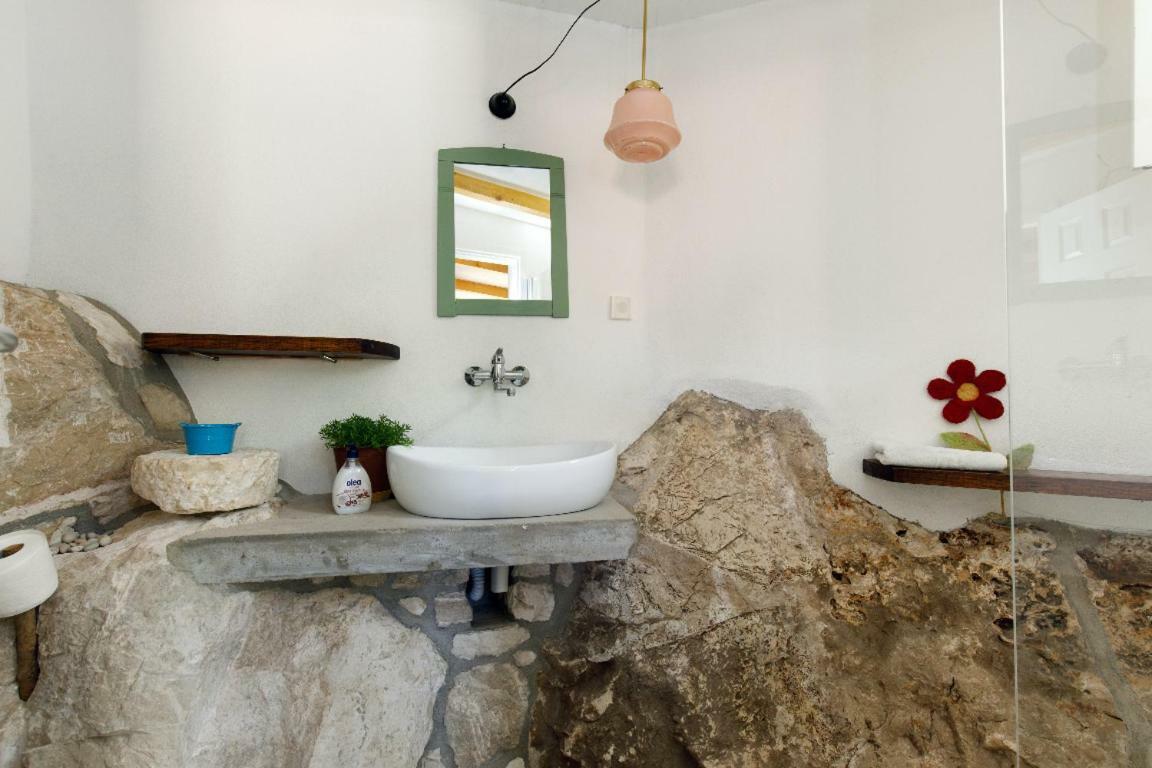 Luka'S House - Zf Hvar ฮวาร์ ภายนอก รูปภาพ